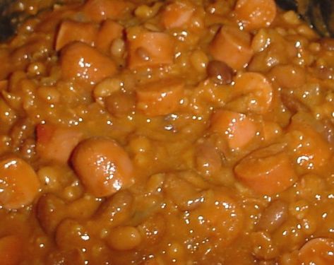 Homemade Beanie Weenies - Add about 4 to 6 Slices of Cooked Bacon and Fresh Garlic Beanie Winnie Recipe, Weenies Recipe, Beans And Weenies, Ranch Style Beans, Beanie Weenies, Bologna Recipes, Pork And Beans, Cabbage Steaks, Crockpot Dinners