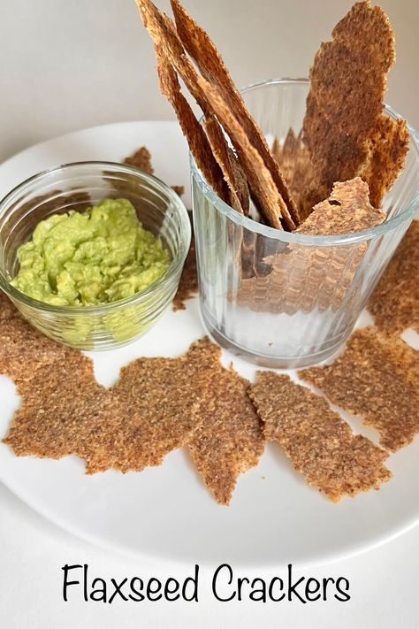 These flaxseed crackers are quick and easy to make. They're crispy, flavorful, and nutrient dense. Easy Homemade Crackers, Flaxseed Crackers, Flax Seed Crackers, Flax Seed Muffins, Popcorn Seasoning, Homemade Crackers, Flax Seed Recipes, Cracker Recipes, Flaxseed