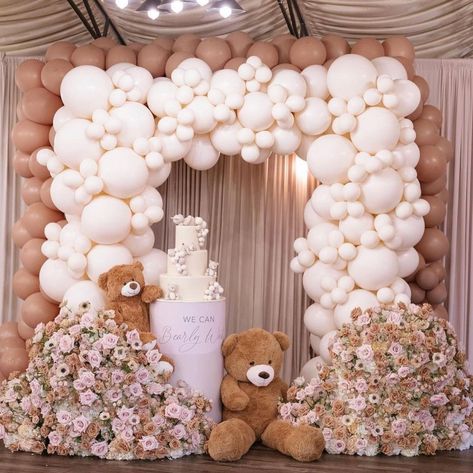 Ahoufe Bridal ® on Instagram: “How cute is this setup by @belleame_balloons ? 😍 #eventplanning #bellanaijaweddings #weddingdigestnaija #bridaldiaries #ghanawedding…” Bear Baby Shower Theme, Baby Shower Theme Decorations, Baby Shower Deco, Gender Reveal Party Decorations, Bearly Wait, Gender Reveal Decorations, Birthday Balloon Decorations, Baby Shower Inspiration, Teddy Bear Baby Shower