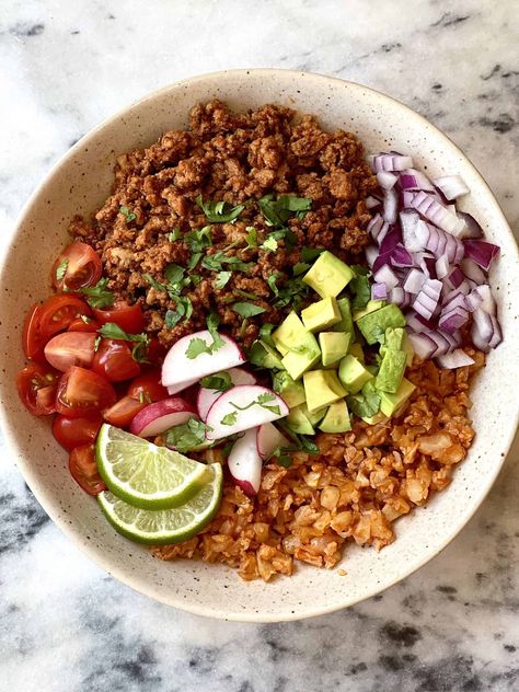 This easy ground turkey taco bowl has all the flavor of a delicious taco but without the carbs! Ground Turkey Taco Bowl I absolutley love tacos. Every Tuesday if you come at my house you will be served some sort of tacos. These Turkey Taco Bowls are a favorite because… Ground Turkey Taco Bowl, Turkey Taco Bowl, Turkey Taco Bowls, Tomato Sauce Chicken, Ground Turkey Chili, Ground Turkey Tacos, Taco Bowl, Turkey Taco, Turkey Tacos