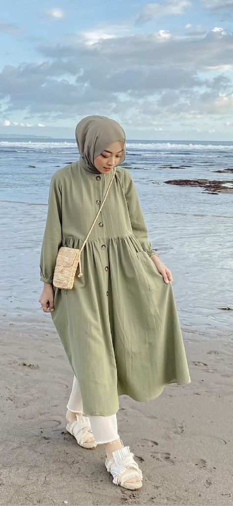 Modest Fashion Hijab, Muslim Outfits Casual, Hijab Style Casual, Pakaian Feminin, Hijabi Fashion Casual, Fashion Top Outfits, Casual Hijab, Hijabi Outfits Casual, Modesty Fashion