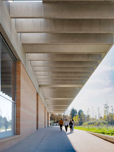 Roman Concrete, House Of Wisdom, Coloured Concrete, British Architecture, Concrete Houses, Foster Partners, Clerestory Windows, Concrete Roof, Concrete Art