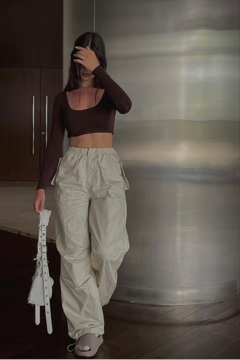 Parachute pants outfit Low Waist Sweatpants, Parachute Pants Outfit, Hip Hop Cargo Pants, Hip Hop Sweatpants, Y2k Cargo Pants, Gothic Pants, Women Cargo Pants, Baggy Cargo Pants, Hippie Pants