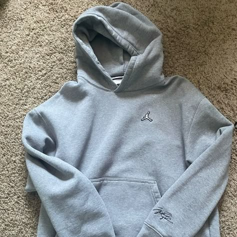 Jordan Grey Hoodie Hoodie Jordan, Clothes Teen, Mcu Dr, Jordan Hoodie, Grey Jordans, Jordan Grey, Outfit Streetwear, Jordan Shirts, Cool Outfits For Men