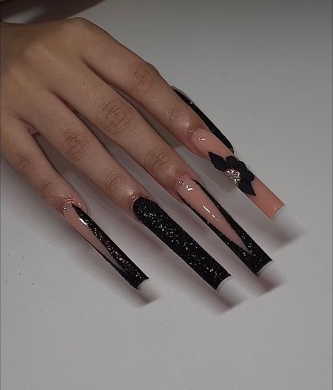 Black Quinceanera Nails, Black Gel Nails, Bday Nails, Quinceanera Nails, Gold Acrylic Nails, Tapered Square Nails, Acrylic Nail Shapes, Black Acrylic Nails, Red Acrylic Nails