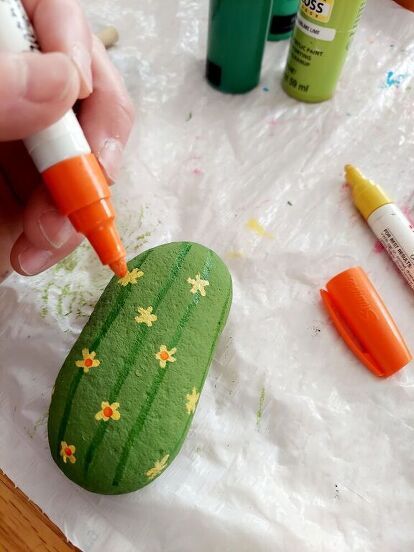 How To Paint Cactus Rocks, Painted Cactus Rocks In Pot, Garden Stone Ideas, Paint Cactus, Cactus Rocks, Stone Cactus, Paint Stone, Painted Rock Cactus, Rock Cactus