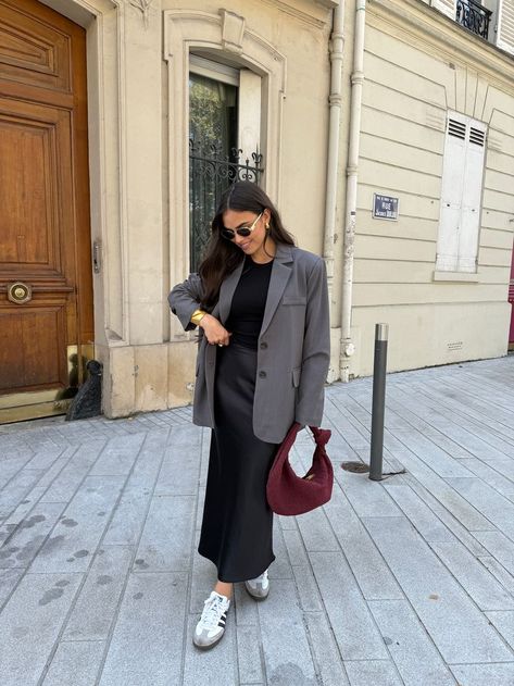 Grey Blazer Outfit Spring, Layered Blazer Outfit, Over Size Blazer Outfits, Blazer Hijab Outfits, Outfit Con Blazer Gris, Spring 2025 Outfits, Grey Blazer Outfit Casual, Grey Blazer Outfit Women, London Lookbook