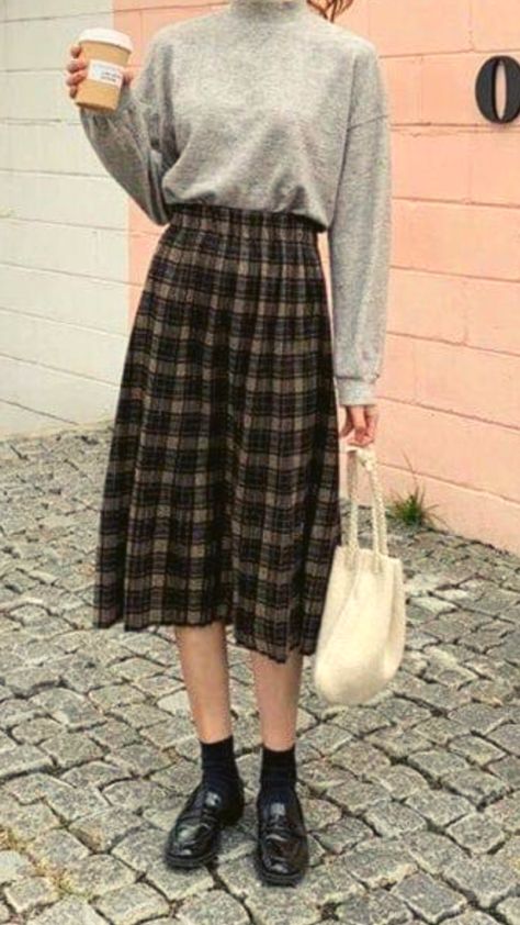 Vintage Grandma Outfits, Grandma Fits Aesthetic, Vintage Teacher Aesthetic, Grandma Core Aesthetic Outfits, Granny Aesthetic Outfits, Grandma Fashion Aesthetic, Grandma Clothes Aesthetic, Grandma Chic Fashion, Grandma Style Outfits