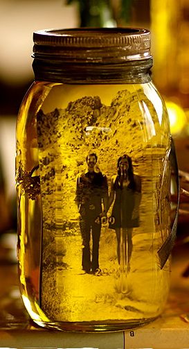 Mason jar + Olive oil + Photograph = an awesome photo display for your home. Diy Photo Frames, Cool Ideas, Mason Jar Crafts, Jar Crafts, Crafty Craft, Diy Photo, Craft Time, Diy Projects To Try, Cute Crafts