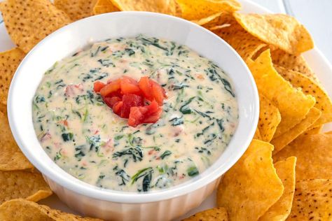 Spinach con Queso - this hot spinach cheese dip will be your new favorite appetizer! Plus this spinach dip is easy to make with American cheese, cream cheese and Rotel. #easyappetizer #chipsanddip Pan Fried Tacos, Flancocho Recipe, Cuban Cake, Spinach Queso Dip, Spinach Queso, Limber Recipe, Puerto Rican Dessert, White Queso Recipe, Flan Recipe Easy