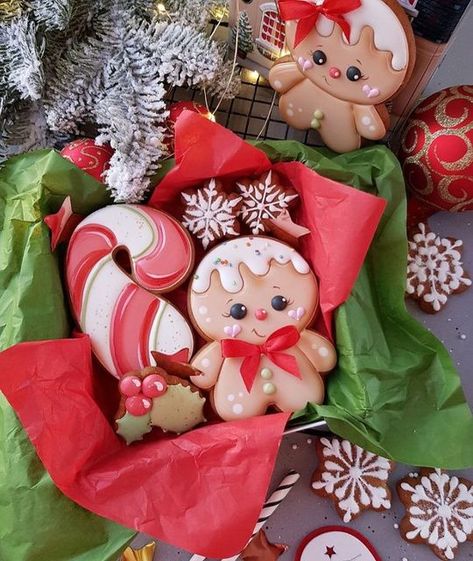 Marshmallow Cupcakes, Christmas Sugar Cookies Decorated, Gingerbread Candle, Sugar Cookie Icing, Marquee Lights, Xmas Cookies, Christmas Sweets, Christmas Cookies Decorated, Christmas Sugar Cookies