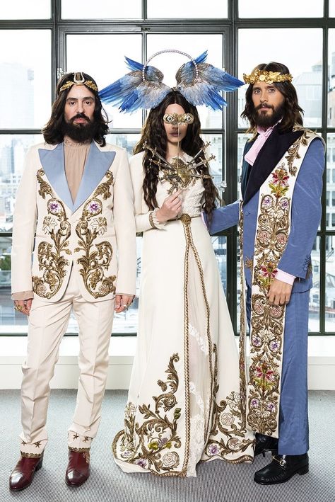 May 7, 2018: Lana Del Rey with Alessandro Michele and Jared Leto at the Met Gala in New York City #LDR Junk Couture, Haute Couture Style, Star People, Black Ivy, Met Gala Outfits, Heavenly Bodies, Gala Fashion, Prom 2020, Sarah Jessica