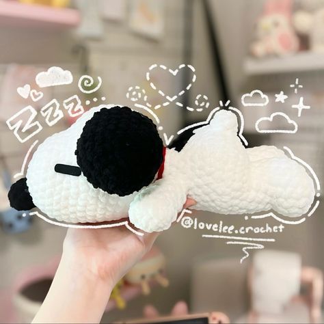 pattern credit 🪡 : knotmichelle on insta Snoopy Crochet Pattern Free, Snoopy Plushie, Sleepy Snoopy, Crochet Snoopy, Fall Crochet, Fall Crochet Patterns, Crazy Art, Crochet Eyes, Crochet Shop