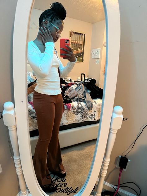 Brown Flare Pants Outfit, Flare Pants Outfit, Brown Flare Pants, Brown Flares, College Fits, Pants Outfit, Flare Pants, Work Outfit, Dress To Impress