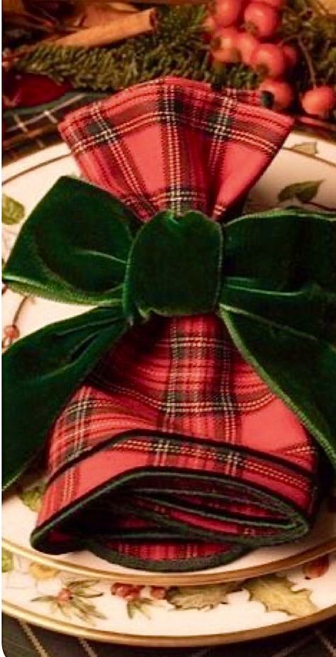 Tree Decoration Ideas, Velvet Bows, Christmas Dinner Table, Tartan Christmas, Trendy Tree, Christmas Tablescapes, Christmas Tea, Christmas Table Settings, Wonderful Time Of The Year