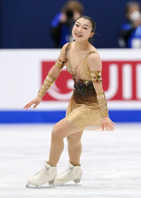 Figure skating: Japan's Kaori Sakamoto leads women at world championships Kaori Sakamoto, Skating Pictures, Ice Skating Outfit, Beijing Olympics, Sports Aesthetic, Olympic Team, Skating Outfits, Figure Skater, Japanese Women