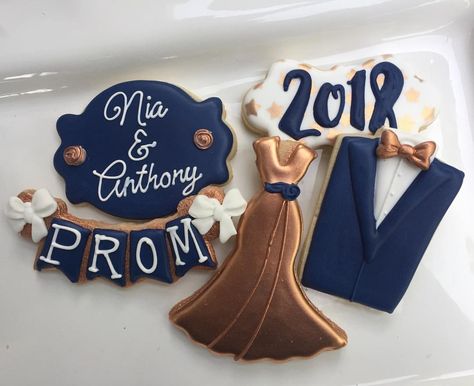 Prom Party Ideas, Wedding Dress Cookies, Cookie Decorating Icing, Engagement Cookies, Cookie Business, Prom Decor, Cupcake Designs, Iced Cookies, Wedding Cookies