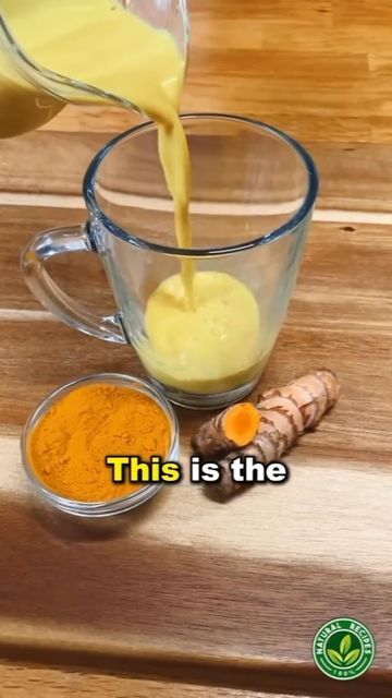 Golden Milk Benefits, Avocado Benefits, Healthy Juice Drinks, Detox Smoothie Recipes, Fruit Benefits, Smoothie Detox, Golden Milk, Homemade Drinks, Juice Cleanse