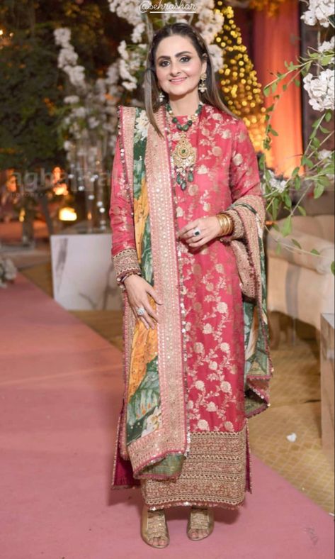 Karvachauth Dresses 2023, Sabhya Sachi Suits, Karvachauth Dresses, Banarasi Suit Designs Latest, Pakistani Party Wear Dresses, Lace Dress Design, Pakistani Party Wear, Pakistani Wedding Outfits, Casual Indian Fashion