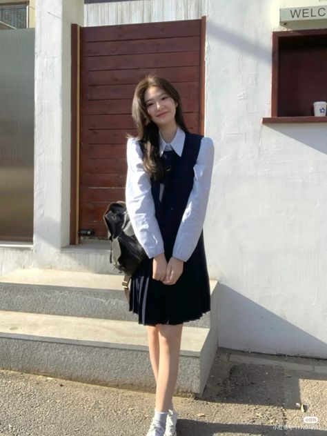 Yn In School, Winter Poses, Outfits Dress, Korean Boy, Pinafore Dress, School Outfits, Classy Outfits, Korean Fashion, Outfit Inspirations