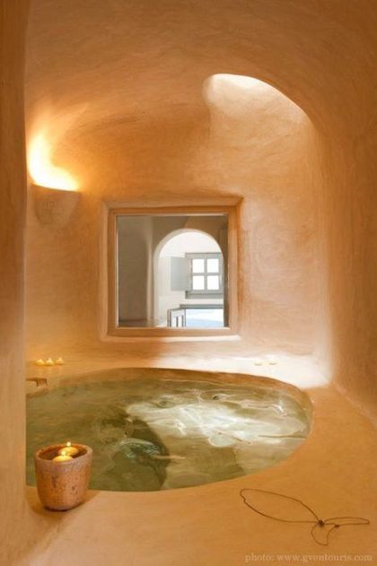 Maison Earthship, Drømme Bad, Casa Hobbit, Piscina Interior, Earthship Home, Cob House, Earth Homes, Natural Building, Earthship