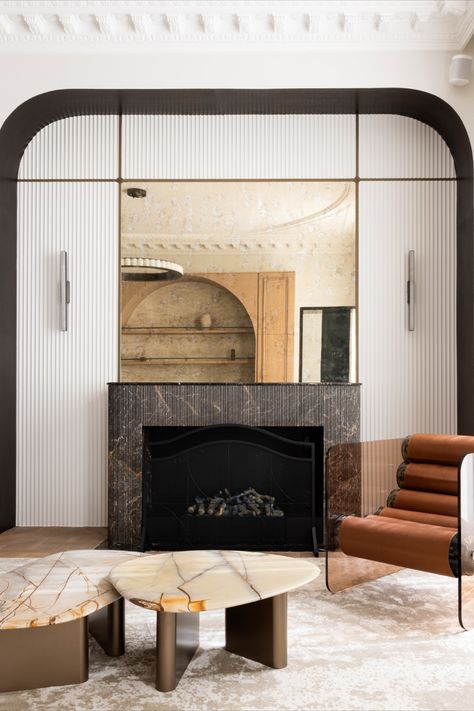 Discover our Chapon II apartment Apartment Fireplace, Paris Holiday, Salon Suites, Apartment In Paris, Salon Interior Design, Parisian Apartment, Paris Apartments, Serviced Apartments, Miami Design