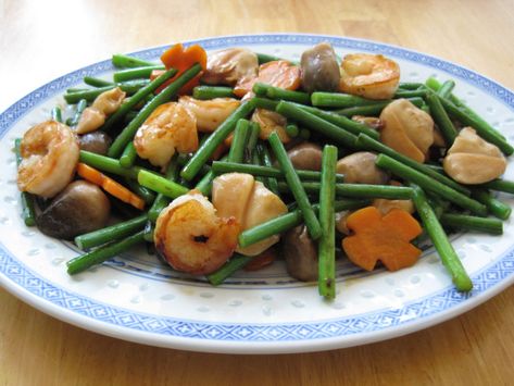 garlic shoots seafood stir fry Seafood Stir Fry, Garlic Shoots, Garlic Sprouts, Garlic Bulbs, Fried Garlic, Garlic Scapes, Seafood Recipe, Hot And Sour Soup, Sour Soup