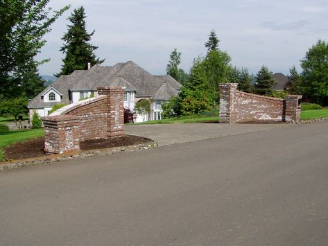 Brick Pillars Driveway Entrance, Brick Columns Driveway, Farmhouse Entrance, Subdivision Entrance, Entrance Gates Driveway, Brick Mailbox, Patio Landscape Design, Driveway Entrance Landscaping, Side Ideas