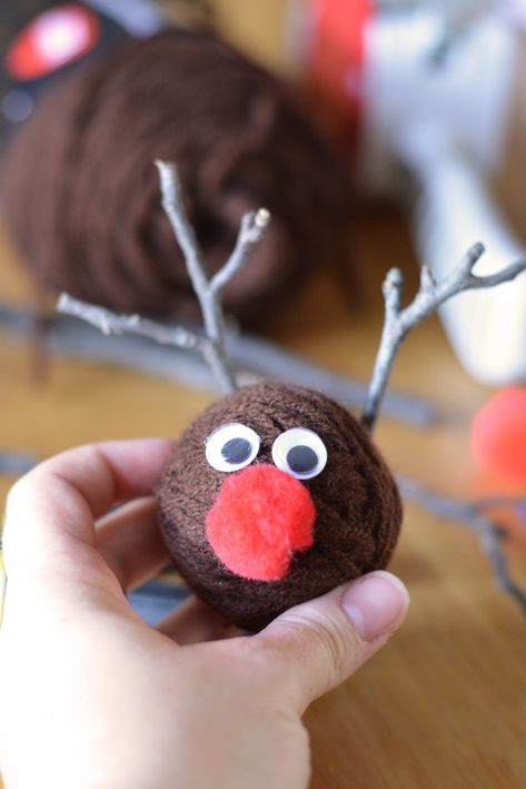 Reindeer Crafts For Kids, Christmas Yarn Crafts, Reindeer Crafts, Reindeer Craft, Christmas Yarn, Yarn Craft, Reindeer Ornaments, Winter Diy, Yarn Ball