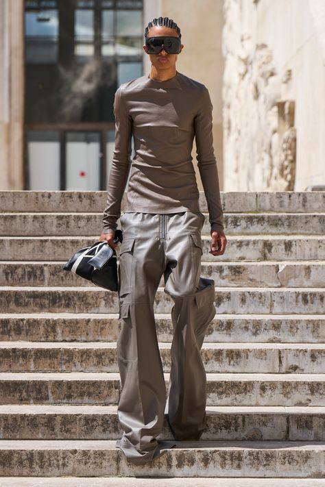 Rick Owens Outfit, Rick Owens Fashion, Selling Clothes Online, Rick Owens Menswear, Rick Owens Men, Couture Mode, Selling Clothes, Spring 2023, Fashion Design Clothes