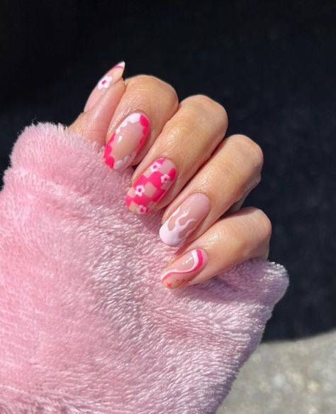 Minimal Manicure, Monochrome Nails, Fun Manicure, Pink Nail Colors, Manicure Designs, Minimal Nails Art, Pink Manicure, Latest Nail Trends, Minimal Nails