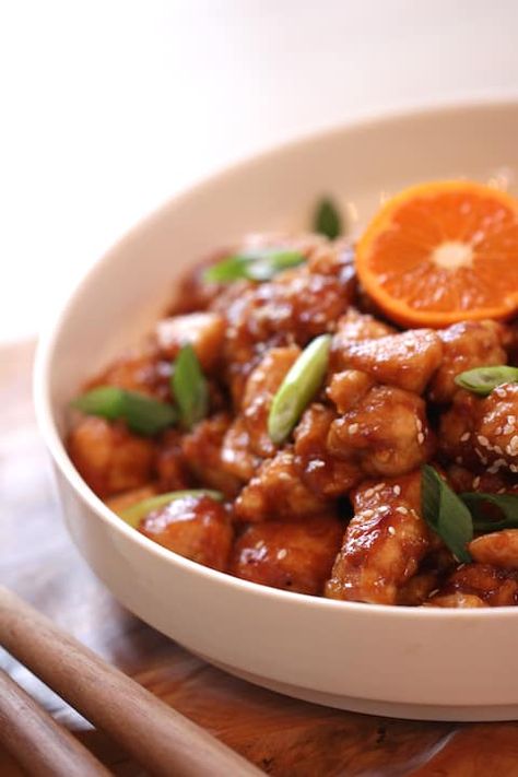 Learn How to Make Orange Chicken. A quick and easy weeknight meal, better than take out! So easy and SO good!   #howtomakeorangechicken #orangechickenrecipe #betterthantakeoutorangechicken #entertainingwithbeth via @EntWithBeth Crispy Sesame Chicken Recipe, Copycat Orange Chicken, Crispy Sesame Chicken, Panda Express Orange Chicken, Easy Orange Chicken, How To Make Orange, Sesame Chicken Recipe, Orange Chicken Recipe, Panda Express