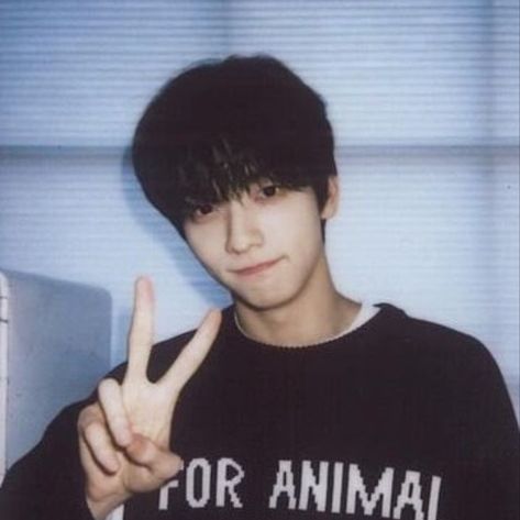 txt soobin icon Soobin Polaroid, Magic Island, Gamer Boy, Txt Soobin, Men's Korean Style, Vogue Korea, Korean Hairstyle, Korean Street Fashion, Korean Skincare