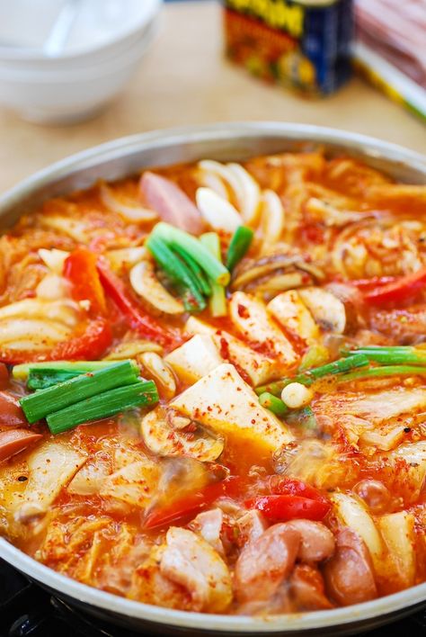 Army Stew Recipe, Budae Jjigae Recipe, Jjigae Recipe, Budae Jjigae, Spam Recipes, South Korean Food, Korean Cooking, Korean Culture, Asian Soup