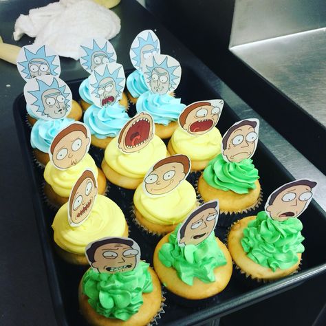 I made Rick and Morty Cupcakes! Husband Gifts Diy, Rick And Morty Characters, Birthday Goals, Bbq Ideas, 21 Birthday, Rick Y Morty, Baking Project, Boys Birthday, Boyfriend Birthday