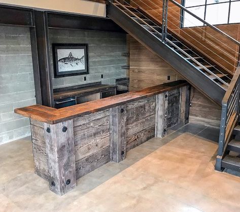 Top 70 Best Rustic Bar Ideas - Vintage Home Interior Designs Rustic Bar Ideas, Vintage Home Interior, Bar Deco, Bar Cabinets, Basement Bar Designs, Stylish Bedroom Design, Rustic Home Interiors, Rustic Bar, Vintage Industrial Decor