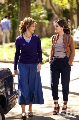 Love love love these pants! Pretty much everything Zoe Hart is my style... Rachael Bilson, Zoe Hart Style, Nancy Travis, Heart Of Dixie, Rachel Bilson Style, Zoe Hart, Celebrity Style Guide, Hart Of Dixie, Rachel Bilson