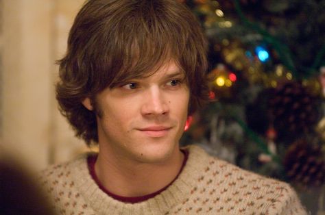 Jared Thomas kinkide´s christmas cottage !!<3 Collar Bone Workout, Genevieve Cortese, Matt Cohen, Dean Forester, Jared Padalecki Supernatural, Christmas Cottage, Winchester Brothers, Odaiba, Supernatural Funny