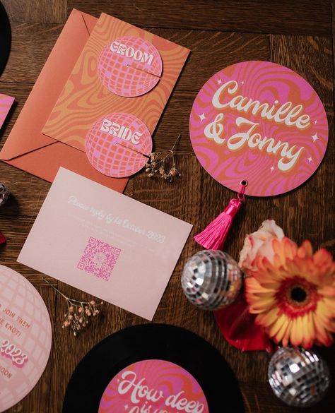 //FEEL THOSE SUMMER VIBES//⁠ ⁠ How gorgeous is this stunning pink and orange modern wedding inspiration. From vibrant decor to elegant floral arrangements and all the bits in between, this is a wedding style that will leave you speechless. Get ready to be inspired to plan the wedding of your dreams! 💖🧡⁠ ⁠ //⁠ ⁠ Dreamy suppliers:⁠ ⁠ Wedding Newspaper: Me AKA @photopressuk⁠ Concept, Planner and Florals: @dreamuponabloom⁠ Photographer: @kate.ventress.weddings⁠ Venue: @armadahousebristol⁠ Content... Orange And Pink Disco, Retro Wedding Theme, Elegant Floral Arrangements, Orange And Pink Wedding, Vibrant Decor, Wedding Newspaper, Disco Theme, Dinner Party Themes, Modern Wedding Inspiration