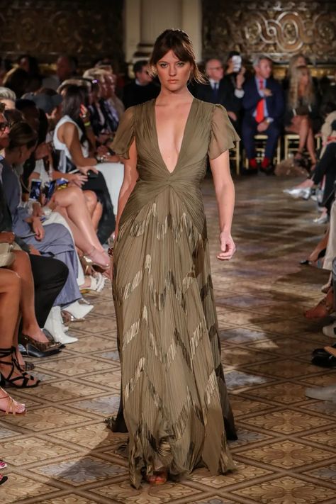 Dennis Basso RTW Spring 2018 [PHOTOS] Dennis Basso, Fashion News