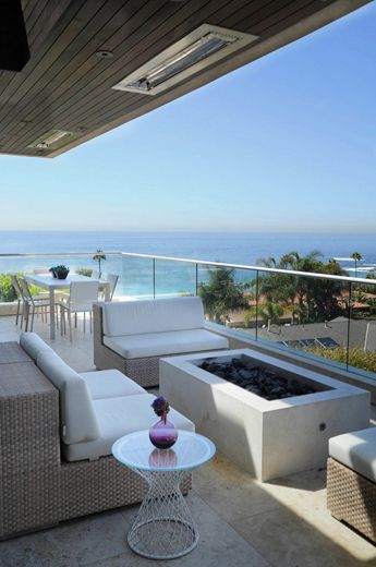 Laguna Beach balcony with flush mount W-Series heaters. Photo via O plus L. Penthouse Rooftop, Beach Balcony, House Balcony, Bachelorette Pad, Concrete Fire Pits, Balcony Furniture, Terrace Design, Outdoor Living Room, Balcony Design