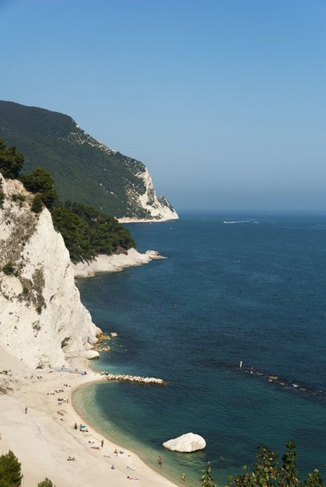 mount conero and sea sirolo Mountain And Sea, Central Italy, Italy Pictures, Adriatic Coast, Sea Side, Italy Trip, Regions Of Italy, Adriatic Sea, Sea View