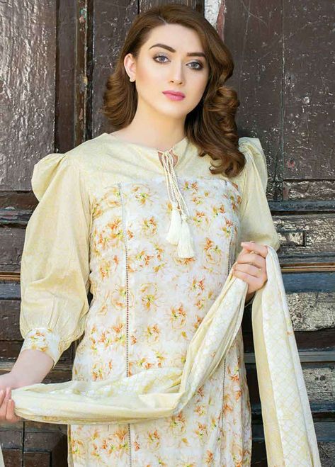 Indian Print Dress, Kurti Sleeves Design, Pakistani Dresses Casual, Pakistani Fashion Party Wear, Kurta Neck Design, Lawn Dress, Salwar Kamiz, Cotton Kurti Designs, Dress Neck Designs