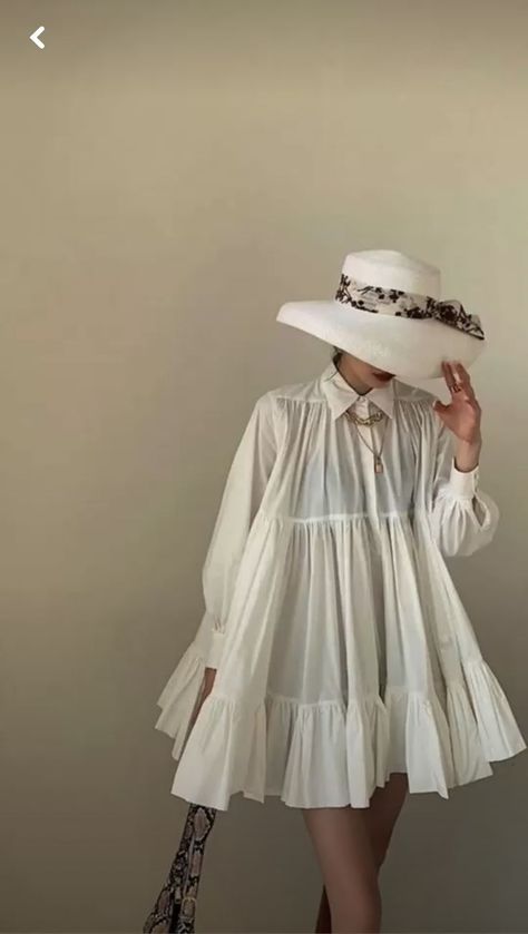 skinny asian girl wearing a white flowy dress with a large white sun hat covering her face. gold stacked necklaces and a bag that matches her hat bow Oversized Plus Size Outfits, Oversized Dress Outfit, Oversized Dresses, Tunics For Women, Moda Afro, Cotton Tunic Dress, Oversized Dress, Moda Vintage, Halloween Kostüm