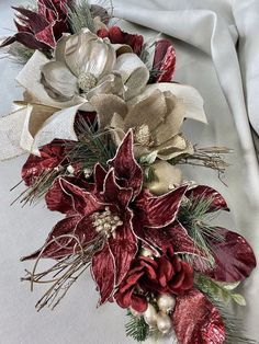 Christmas Swag Table Centerpiece, Christmas Colors For 2023, Burgundy And Gold Christmas Tree, Christmas Karaoke, Burgundy Christmas Decor, Elegant Christmas Table, Christmas Wreaths For Windows, Burgundy Christmas, Christmas Florals