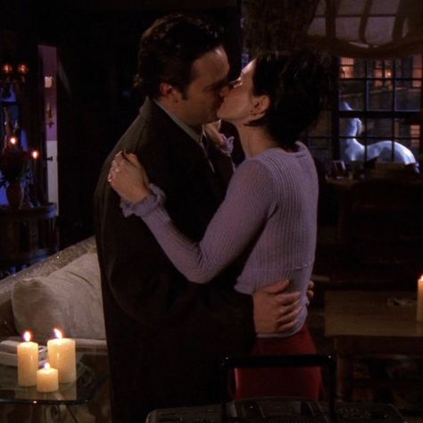 mondler in 6x17 of friends, courteney cox, matthew perry, the one with unagi Monica And Chandler, Amagi Brilliant Park, Courtney Cox, Monica Geller, Chandler Bing, Matthew Perry, Family Photography, The One, Photography