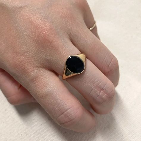 Black Onyx Ring Gold, Gold Onyx Ring, Onyx Meaning, Gold Claddagh Ring, Signet Rings Women, Gold Pinky Ring, Men Rings, Gold Rings Simple, Signet Ring Men