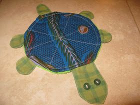 MooseStash Quilting: The Turtle Turtle Mop Pattern, Turtle Mop, Homemade Turtles, Clothespin Crafts Christmas, Rag Quilts, Pallet Christmas, Crochet Turtle, Turtle Pattern, Clothes Pin Crafts