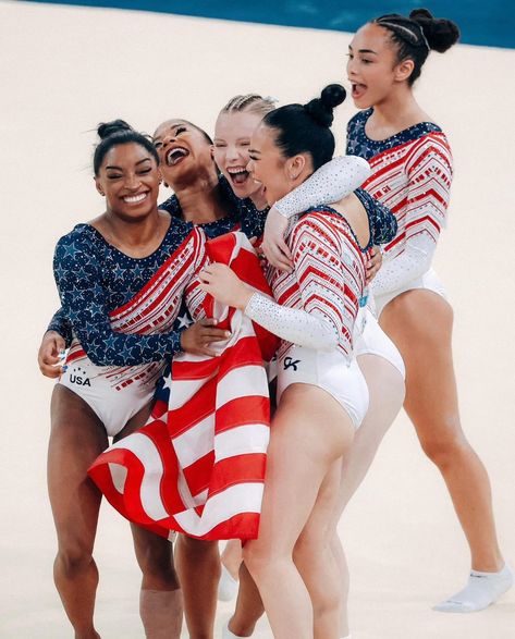 Women’s Gymnastics Olympic Gold Medalists 🇺🇸 Team Usa Gymnastics, Paris Olympics 2024, Gymnastics Stretches, Gymnastics Hair, Olympics 2024, Gymnastics Team, Acrobatic Gymnastics, Gymnastics Photography, Usa Gymnastics