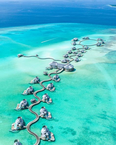 Luxury Honeymoon Destinations, Visit Maldives, Maldives Resort, Maldives Travel, The Tourist, Destination Voyage, Beaches In The World, Honeymoon Destinations, Vacation Places